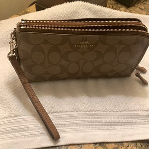 Coach Wristlet Signature
